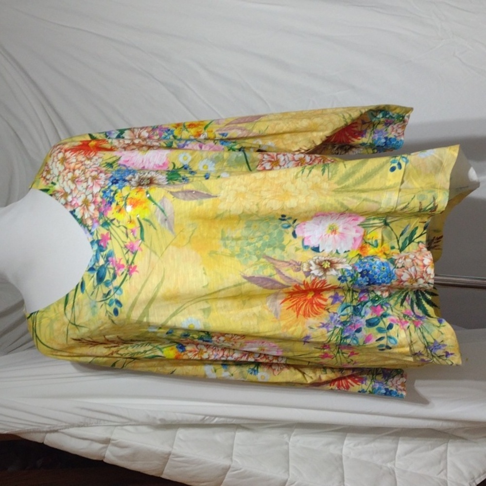 Beautiful floral Concepts top, sz XXXL